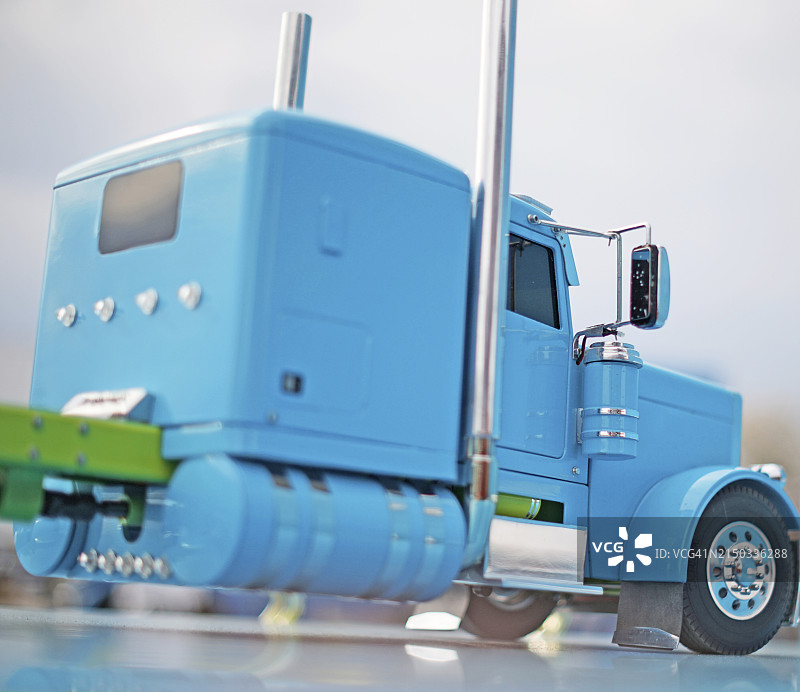 玩具卡车独立拍摄图片素材