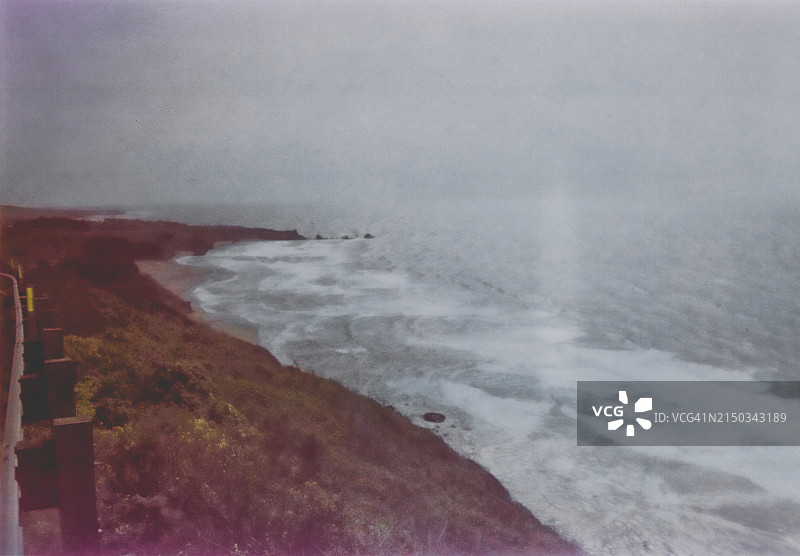 太平洋悬崖背景，海浪拍打，加利福尼亚1号公路风光图片素材