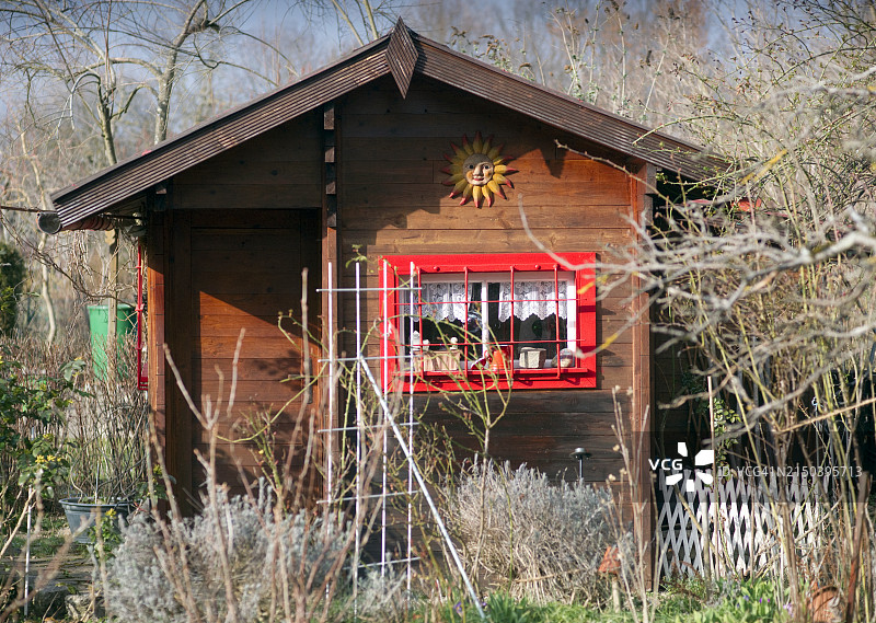乡村地区的木制小屋图片素材