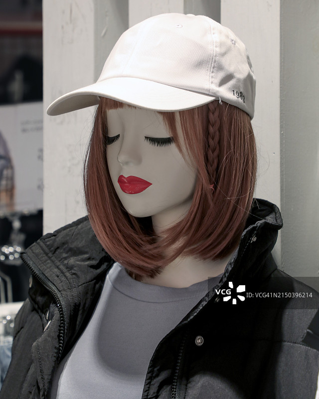 具有现代风格的都市时尚人体模型图片素材