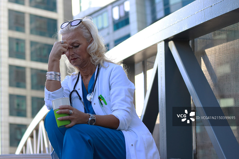 休息中的医药工作者图片素材