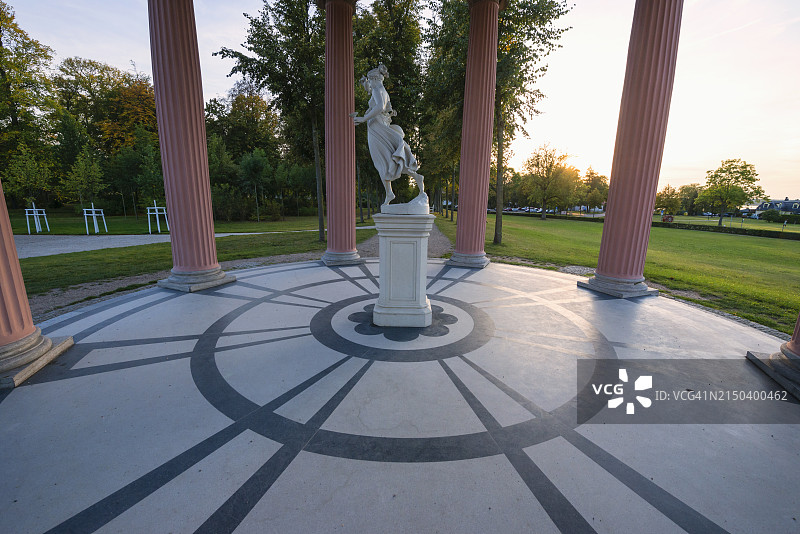 诺伊施特雷利茨城市公园赫伯神庙图片素材