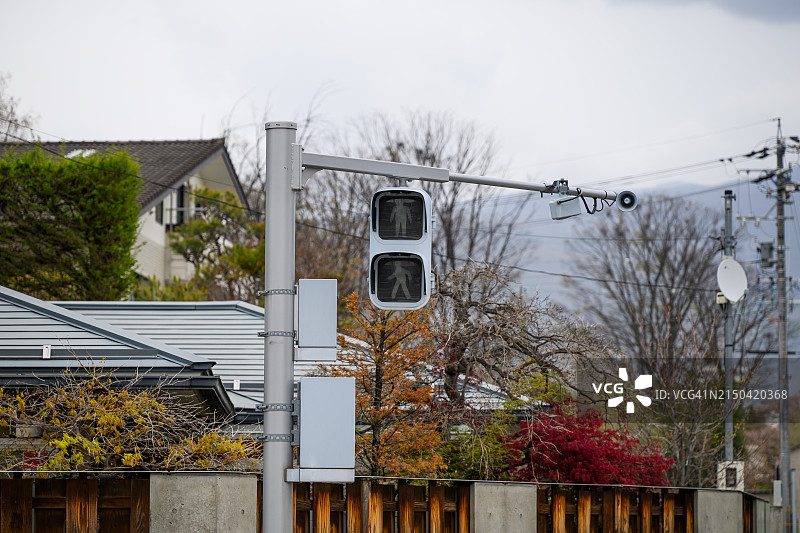 日本街道上的行人交通灯图片素材