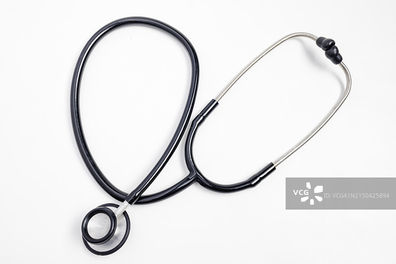 白色背景上的听诊器图片素材