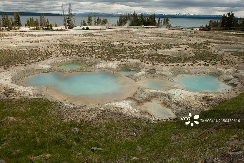 黄石湖岸边的温泉图片素材