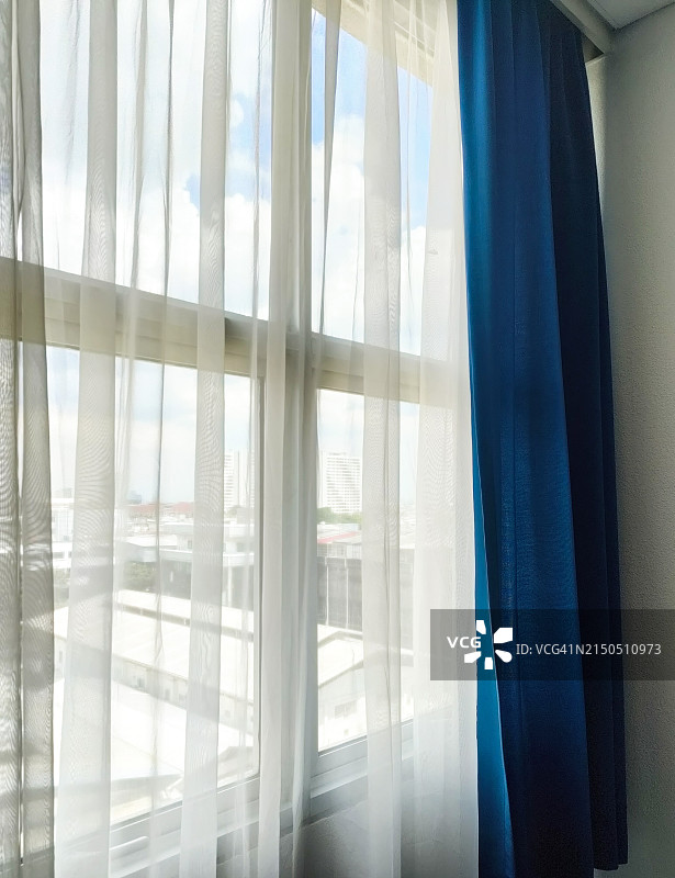 带窗帘的窗台图片素材