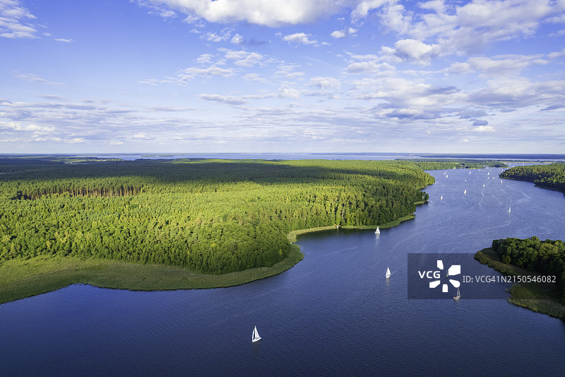 夏季美丽湖泊全景航拍图片素材