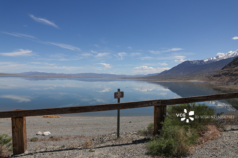 旅行目的地：内华达州的沃克湖图片素材