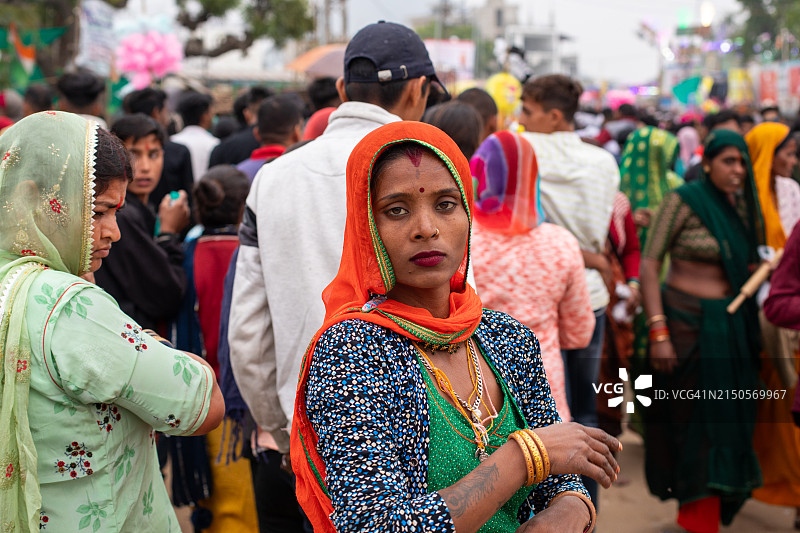 色彩鲜艳的拉贾斯坦邦妇女图片素材