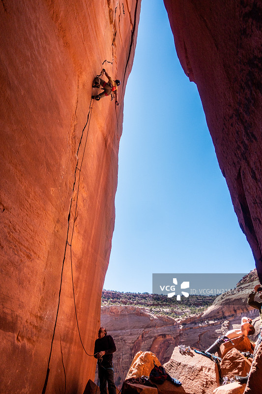 沙漠攀登者图片素材