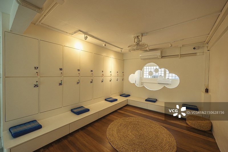 酒店的空旷更衣室图片素材