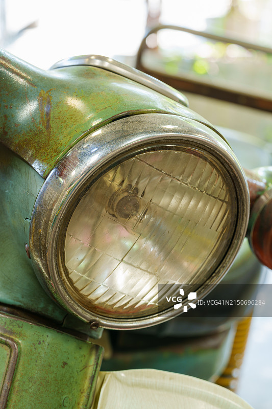 经典摩托车前灯图片素材