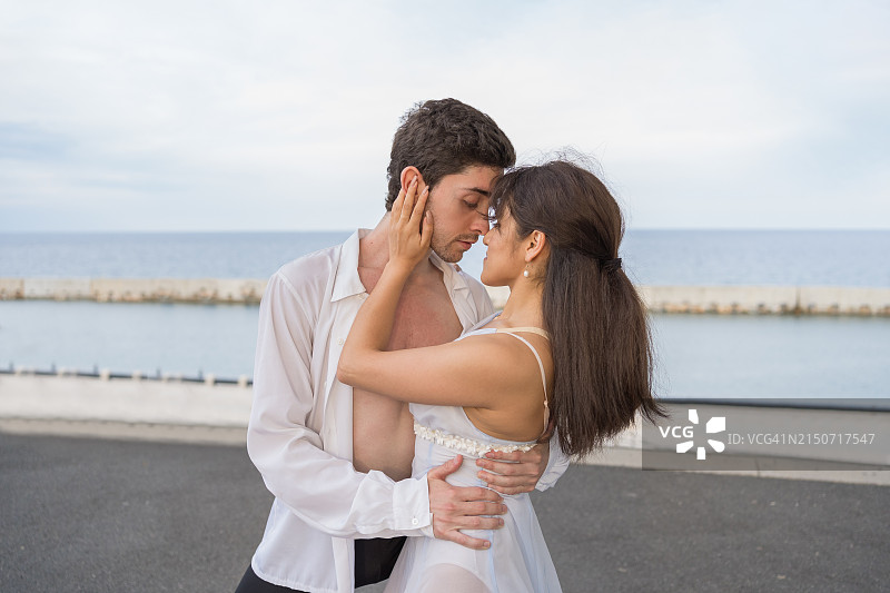 城市中的芭蕾舞表演图片素材