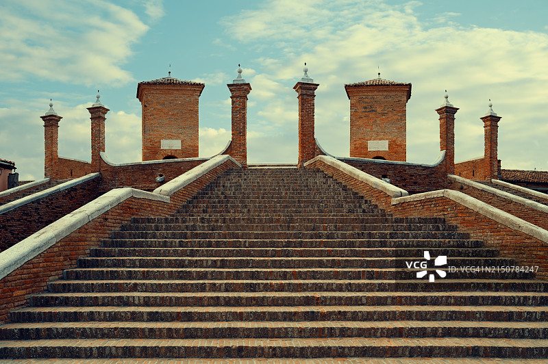 意大利北部科马基奥镇的17世纪特雷蓬蒂桥图片素材