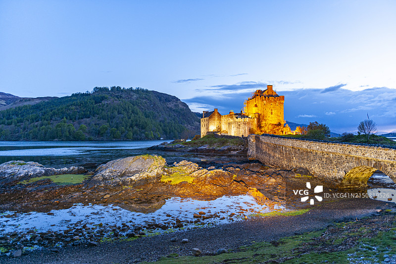 苏格兰艾琳多南城堡的黄昏景色图片素材