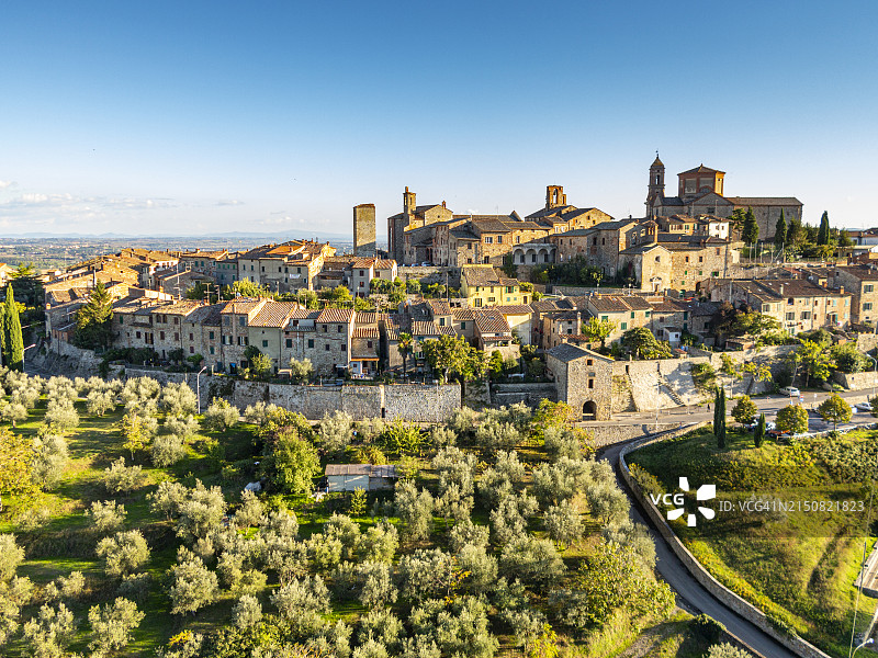 意大利托斯卡纳卢奇尼亚诺无人机航拍图片素材