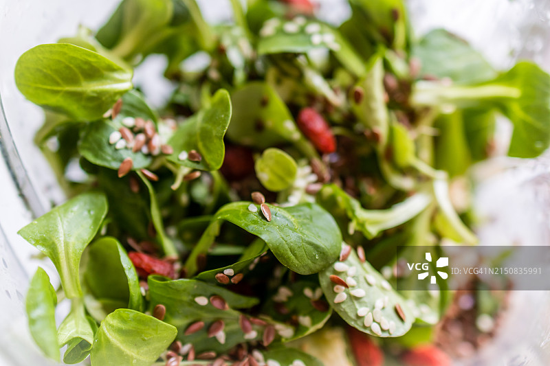 菠菜西洋菜枸杞亚麻籽香蕉冰沙图片素材