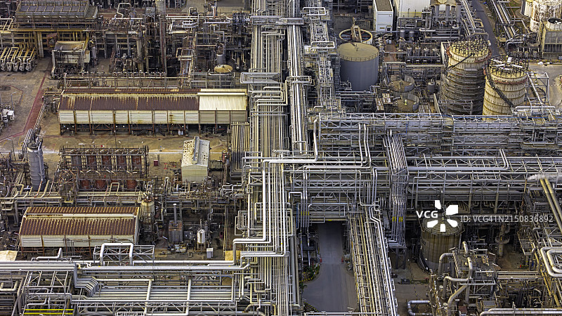 工业区钢管与设备航拍图片素材