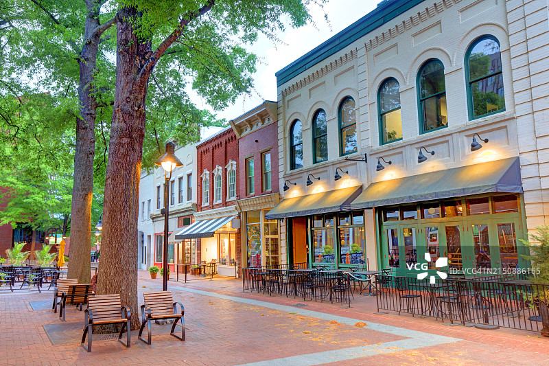 弗吉尼亚州夏洛茨维尔市中心购物中心图片素材