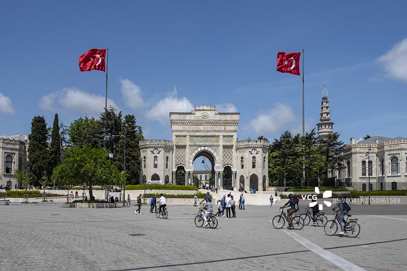 土耳其伊斯坦布尔法提赫区的巴耶济德广场图片素材