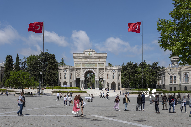 土耳其伊斯坦布尔法提赫区的巴耶济德广场图片素材