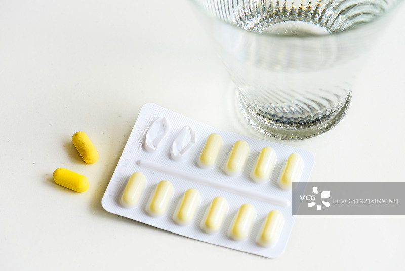 缓解鼻塞的药片图片素材