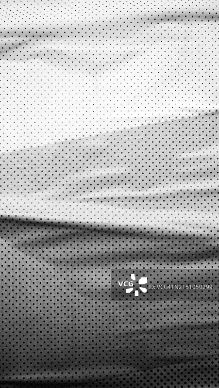 白色背景上的灰黑色点。以偏移方式印刷的皱纹海报的宏观照片（点状网格）。自然光和阴影，法国巴黎图片素材