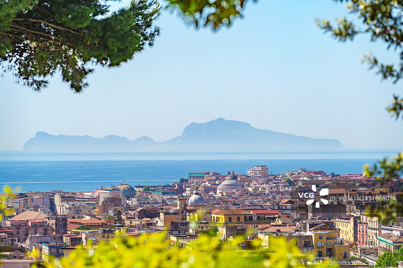 从那不勒斯眺望卡普里岛图片素材