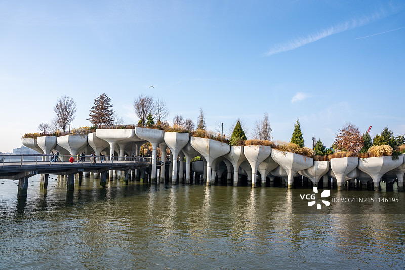 纽约曼哈顿哈德逊城市广场54号码头的小岛图片素材