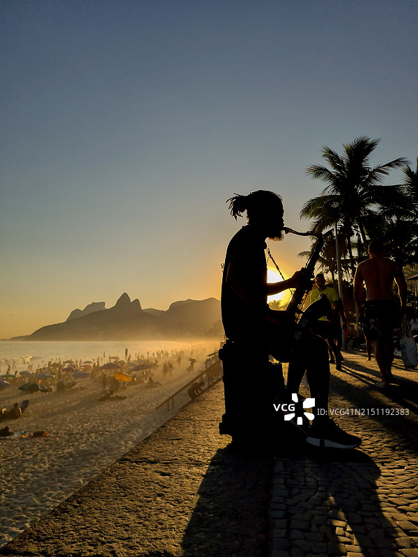里约热内卢伊帕内玛海滩的傍晚图片素材