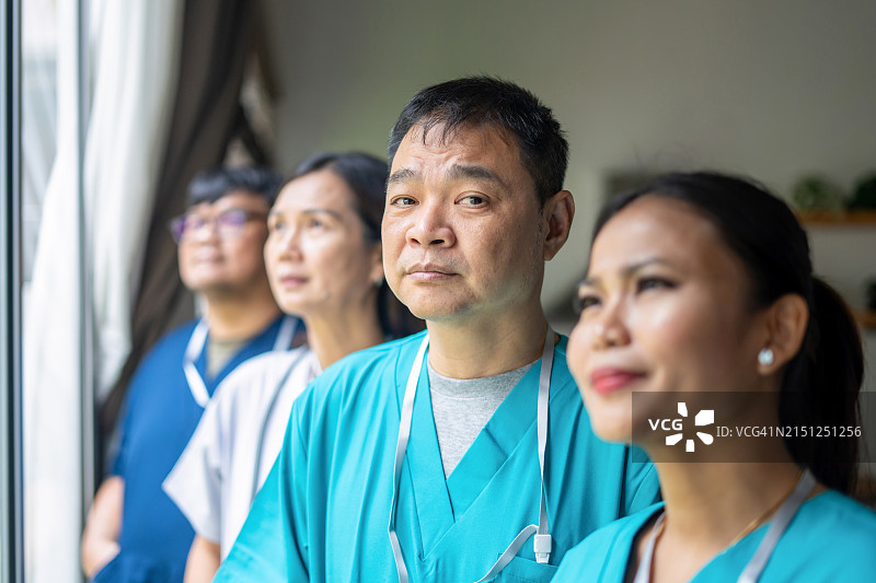 一排医疗专业人员图片素材