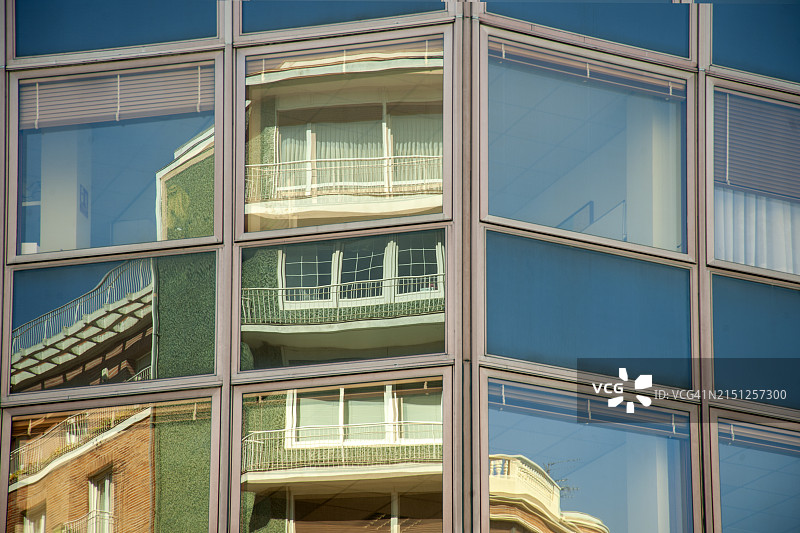 玻璃幕墙倒影图片素材