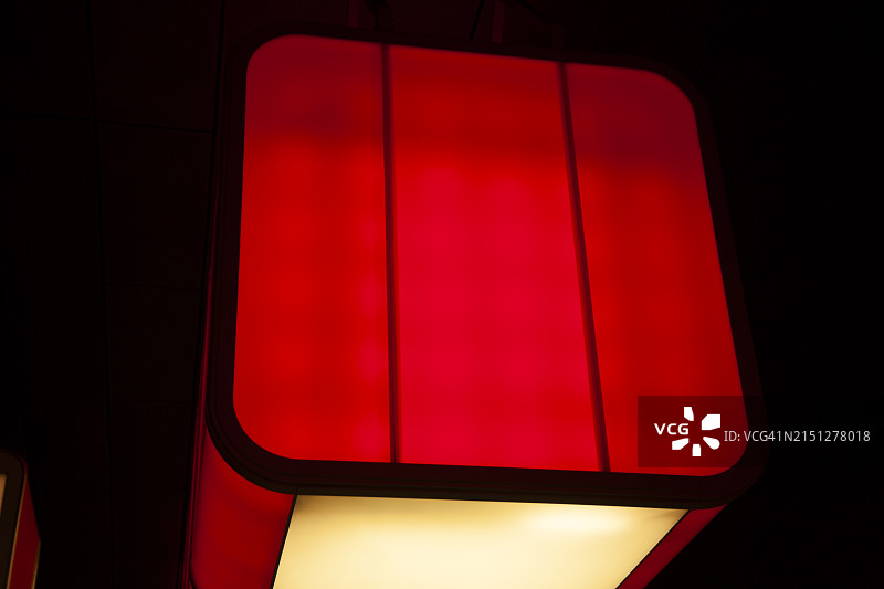 德国汉堡地铁站灯光图片素材