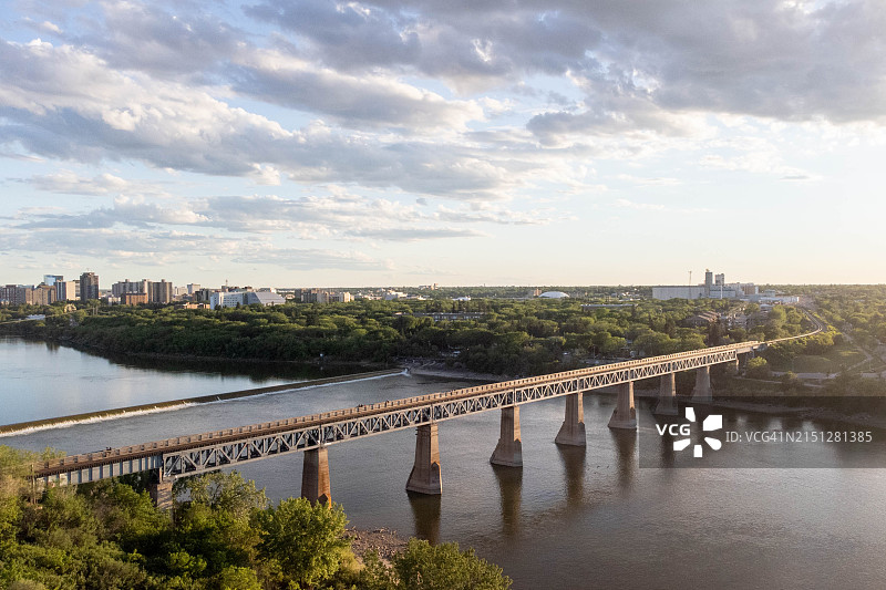 萨斯卡通堰的日落图片素材