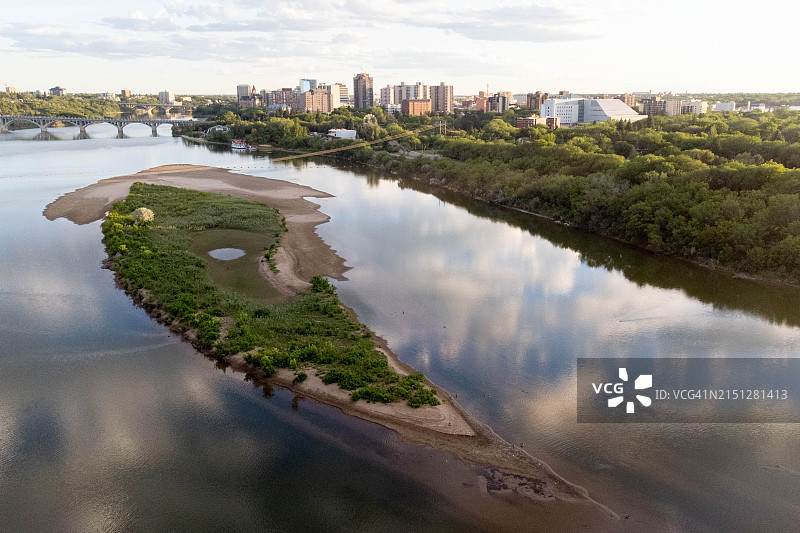 萨斯卡通河市中心风光图片素材