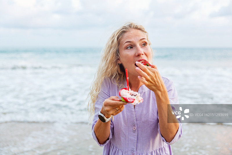 做鬼脸的女人图片素材