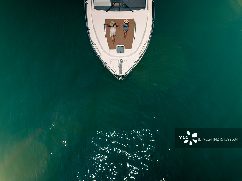 驶向夏天图片素材