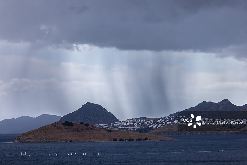 爱琴海的夏雨。图片素材