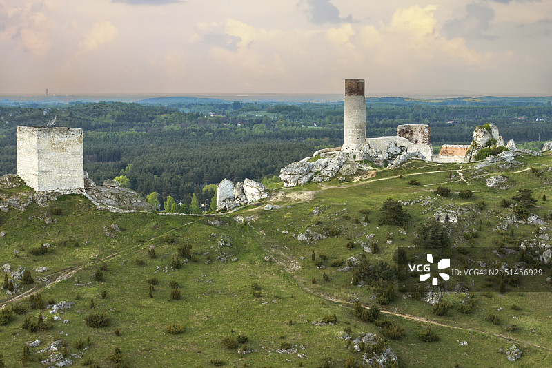 琴斯托霍瓦附近奥尔什丁城堡遗址，克拉科夫-琴斯托霍瓦高地图片素材