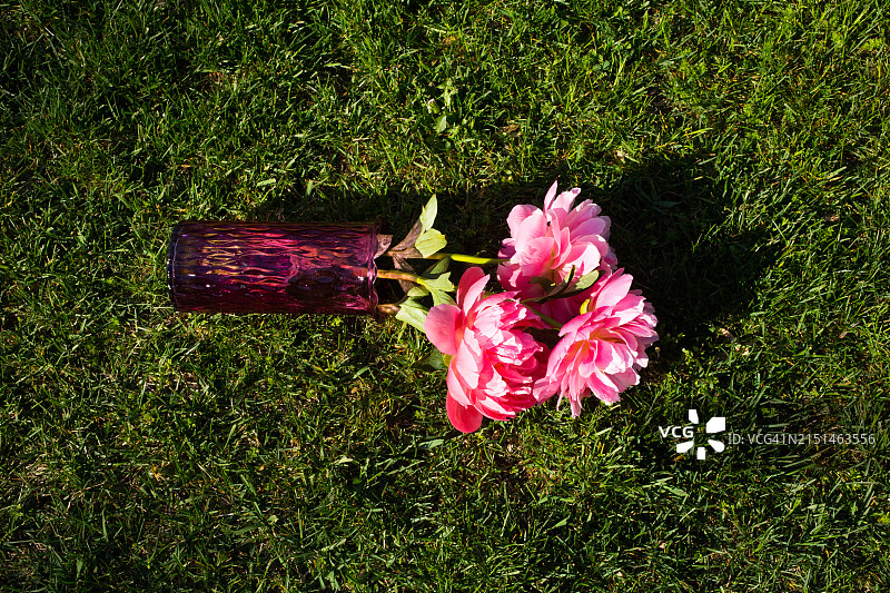 离婚概念：关系困难、伤心和沮丧概念图片素材