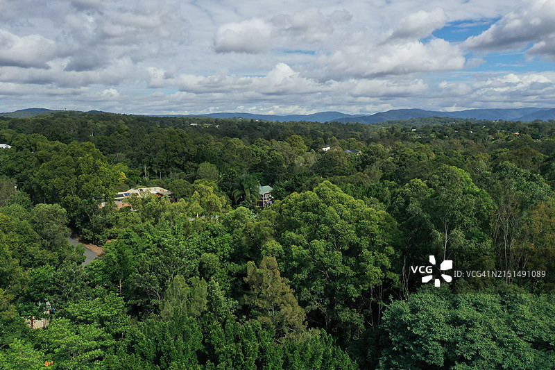 昆士兰澳大利亚布尼亚山脉的航拍无人机风景图图片素材