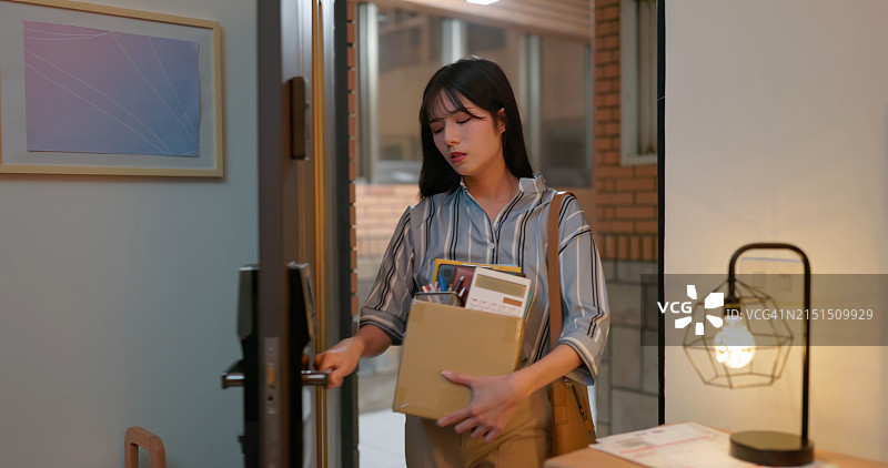 被解雇的亚洲女商人图片素材