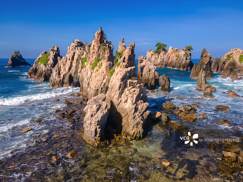 印度尼西亚楠榜省鲨鱼牙悬崖的无人机视角图片素材