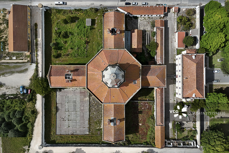 废弃的破旧监狱图片素材