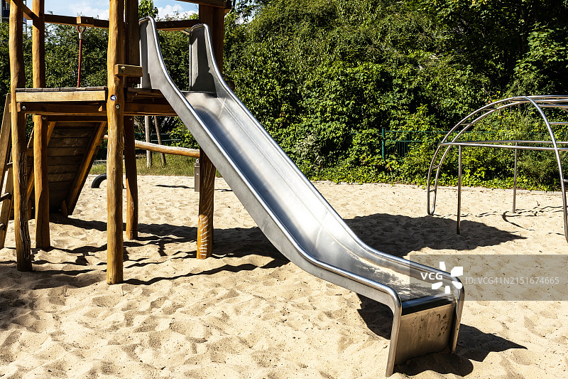 游乐场滑梯图片素材