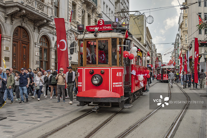 土耳其伊斯坦布尔贝伊奥卢区著名的独立大街图片素材
