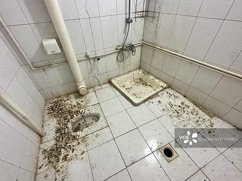 脏乱的公共厕所图片素材