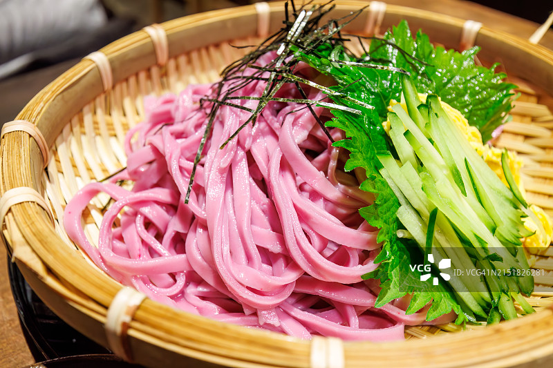 紫薯冰镇蘸面。图片素材