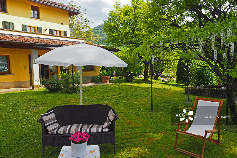 春季的意大利乡村别墅图片素材