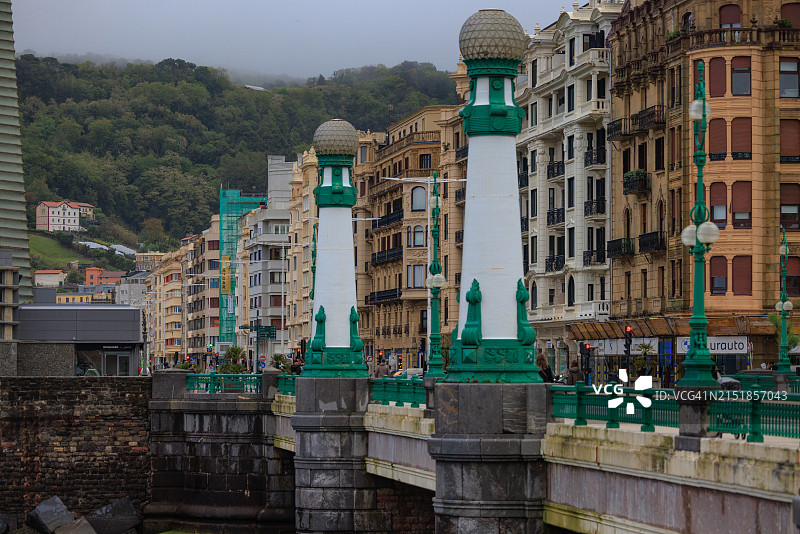 圣塞巴斯蒂安祖里奥拉桥上的日常生活图片素材